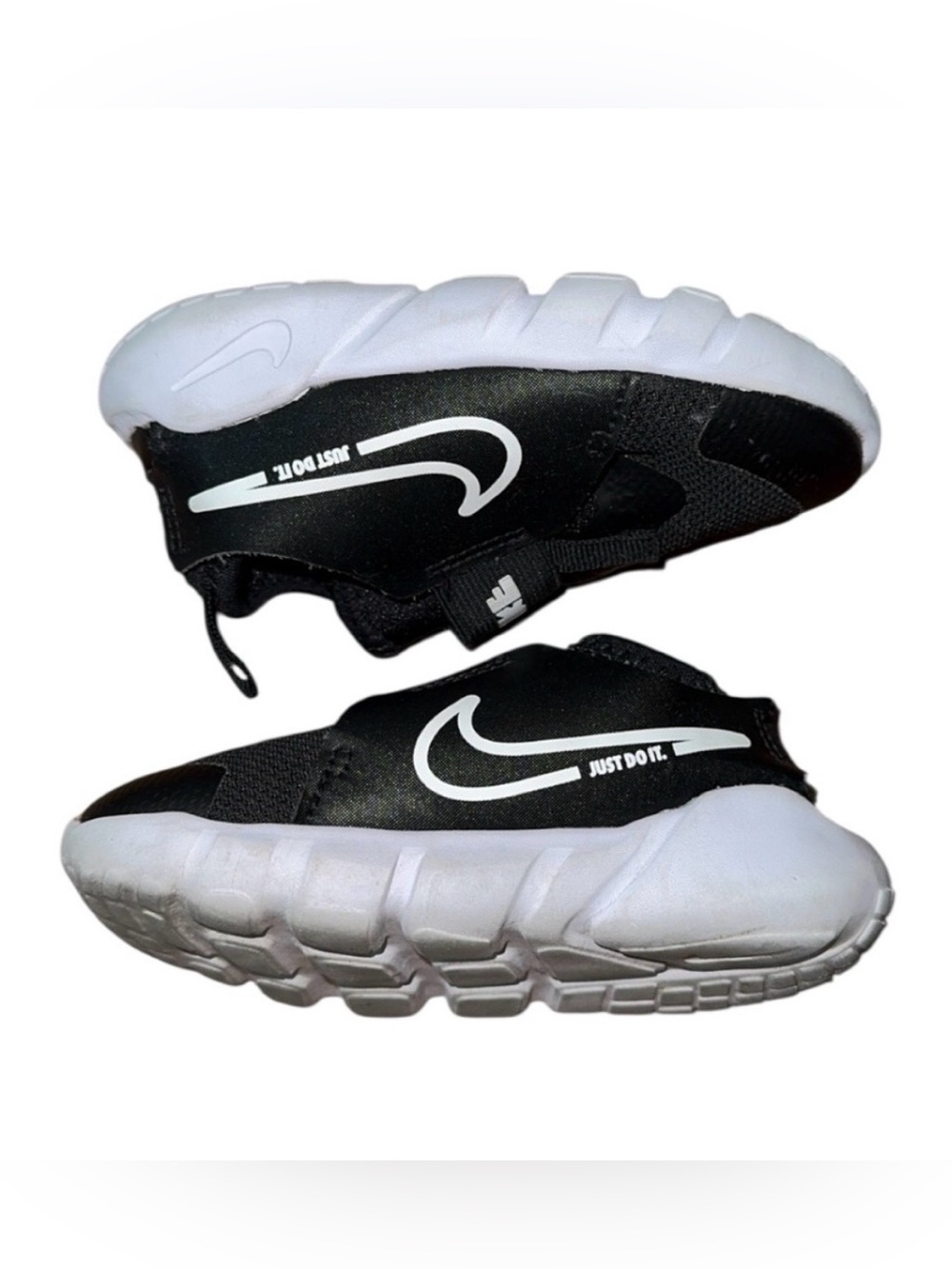Nike Unisex Swoosh Kids Black/White Slip-On Sneakers